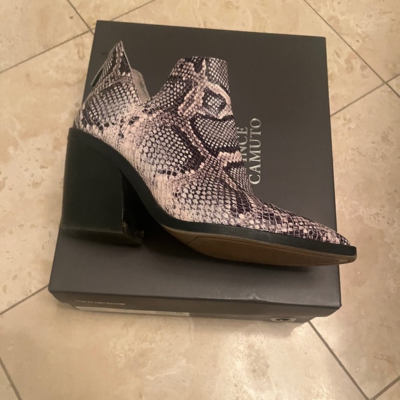Vince Camuto Gigetta Booties—in original box - Picture 2 of 5